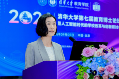 她强调变化带领力等于愿景力、专业引领力取感 